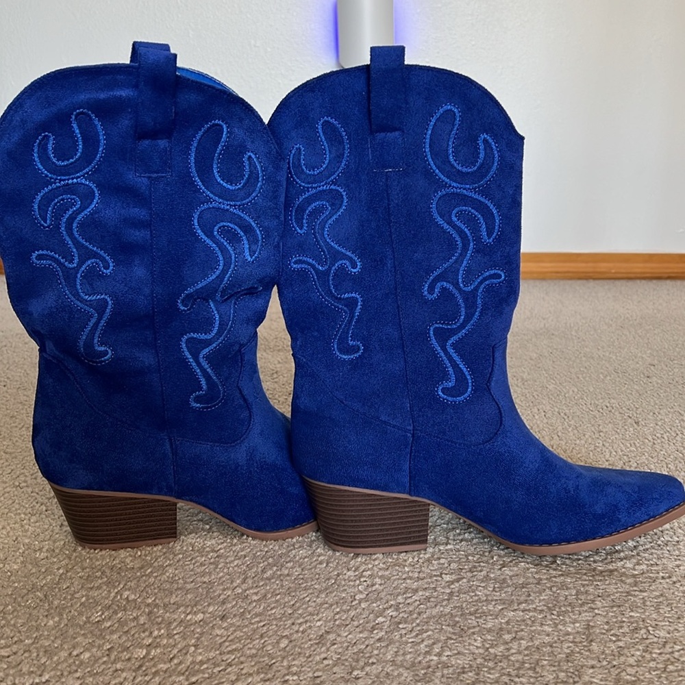 Vibrant Blue Suede Heeled Boots with Western Flairhat  boots on ground ready
